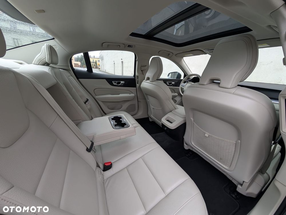 Volvo S60 T5 Momentum Pro - 23