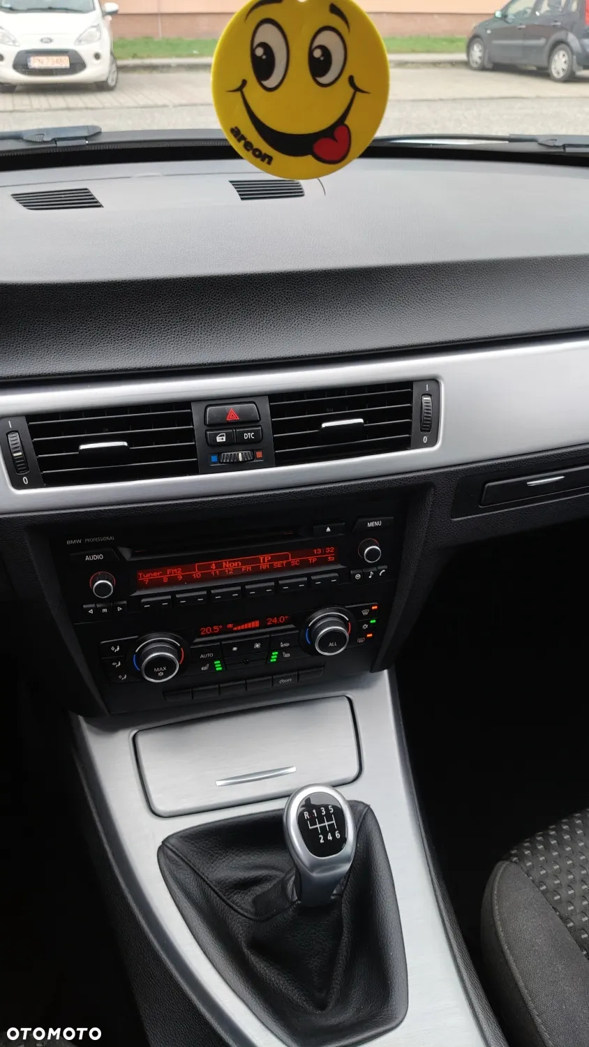 BMW Seria 3 318i Touring Edition Lifestyle - 30