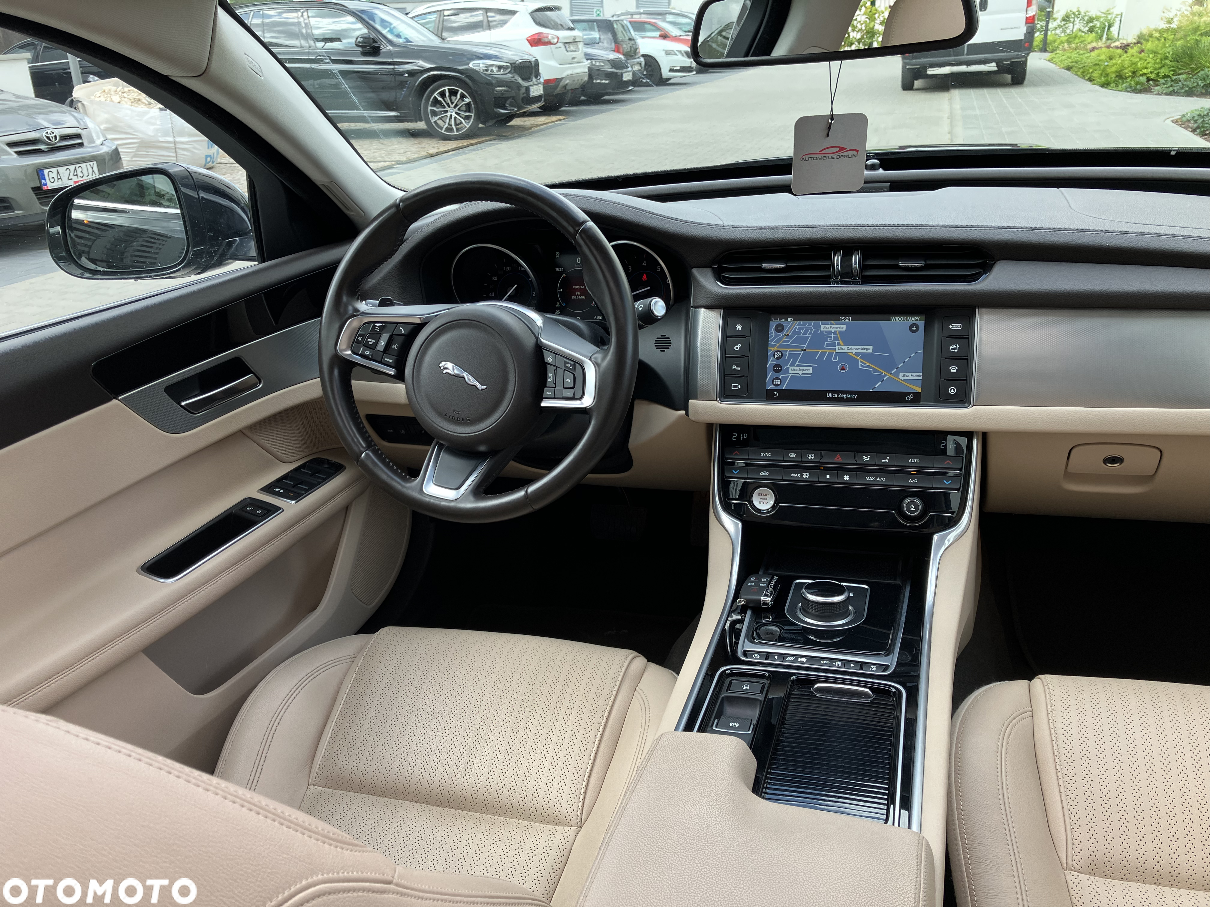 Jaguar XF 2.0 T AWD Portfolio - 27