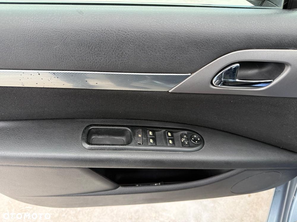 Peugeot 407 2.0 HDI Intense - 17