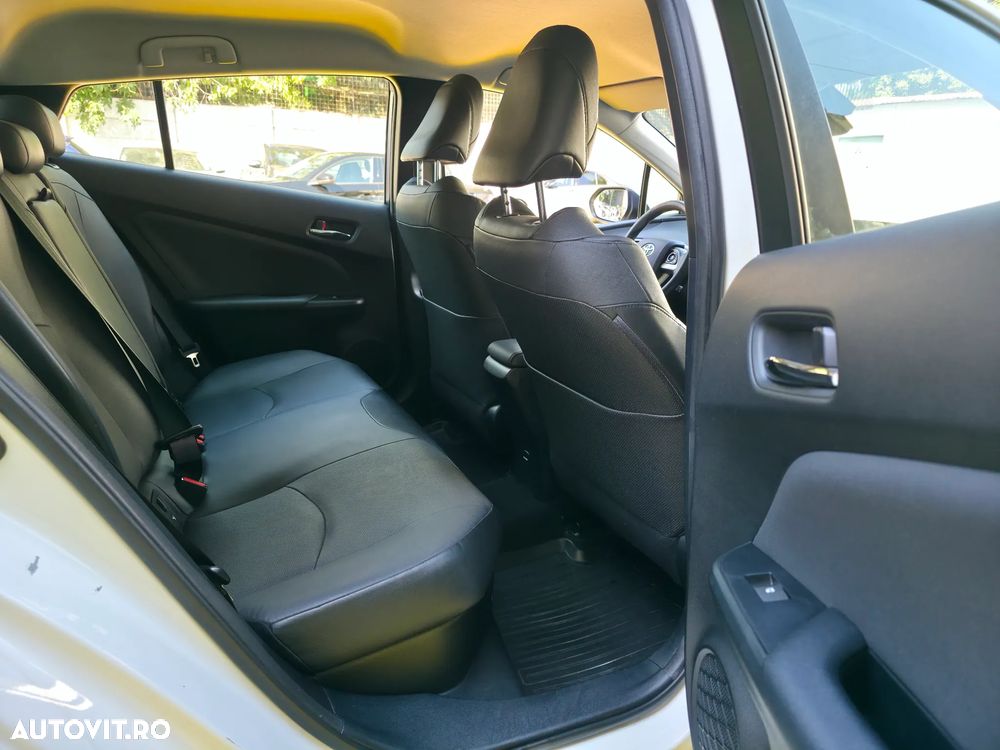 Toyota Prius 1.8 HSD Exclusive Plus - 11