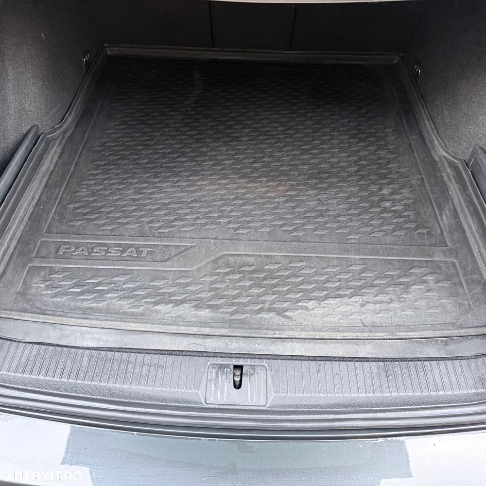 Volkswagen Passat 2.0 TDI DSG 4Mot Highline - 28