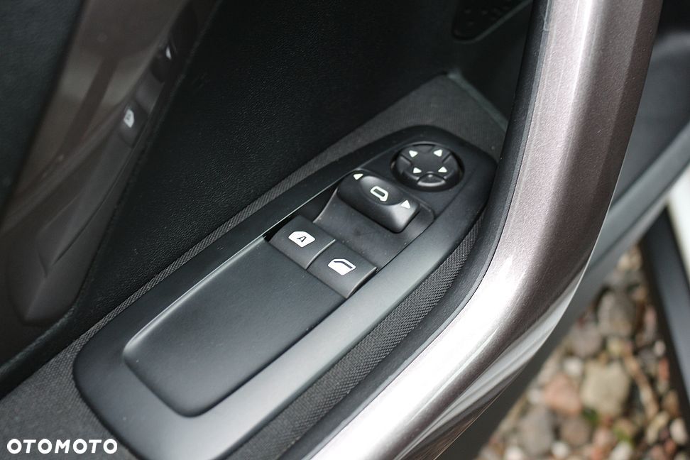 Peugeot 2008 1.6 VTi Active - 25