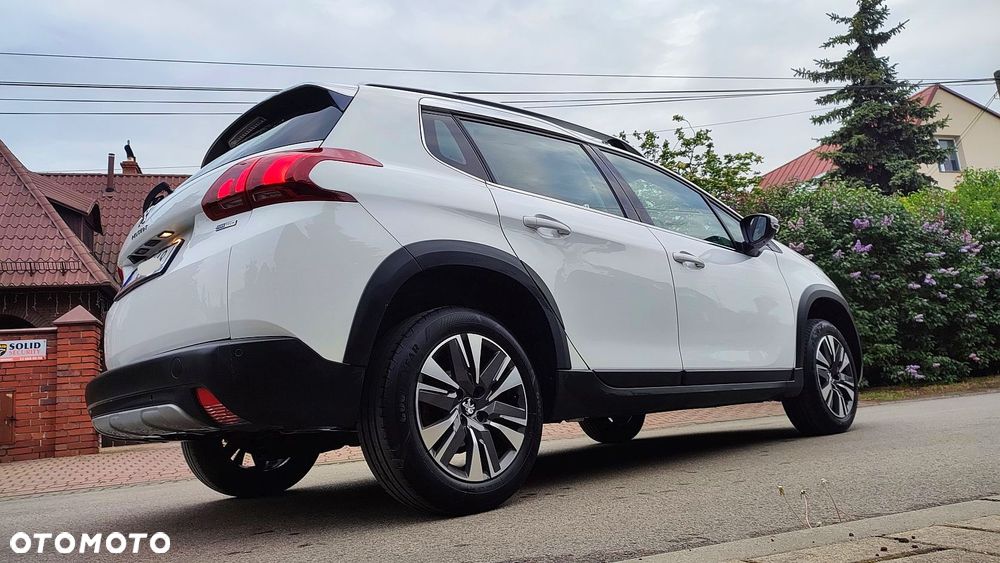Peugeot 2008 1.2 Pure Tech Style S&S - 3