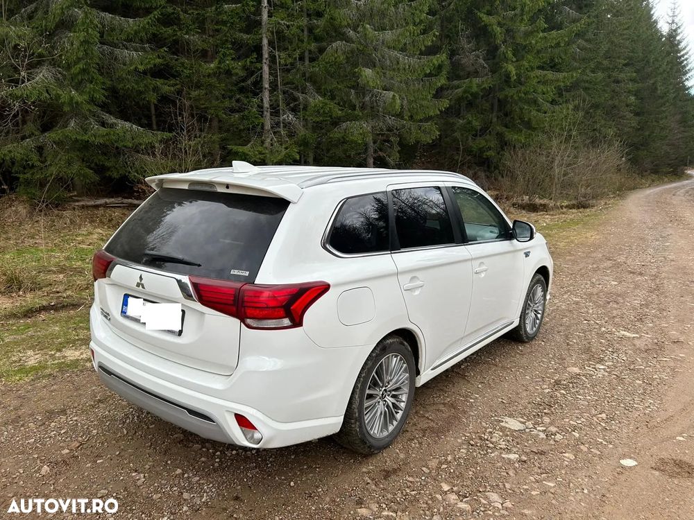 Mitsubishi Outlander ver-2-4-4wd-plug--in-hybrid - 8