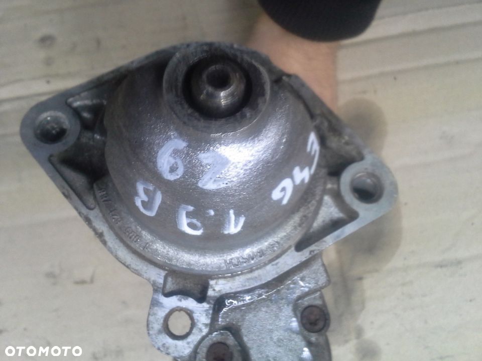 BMW E46 1.9 benzyna 105KM rozrusznik - 5