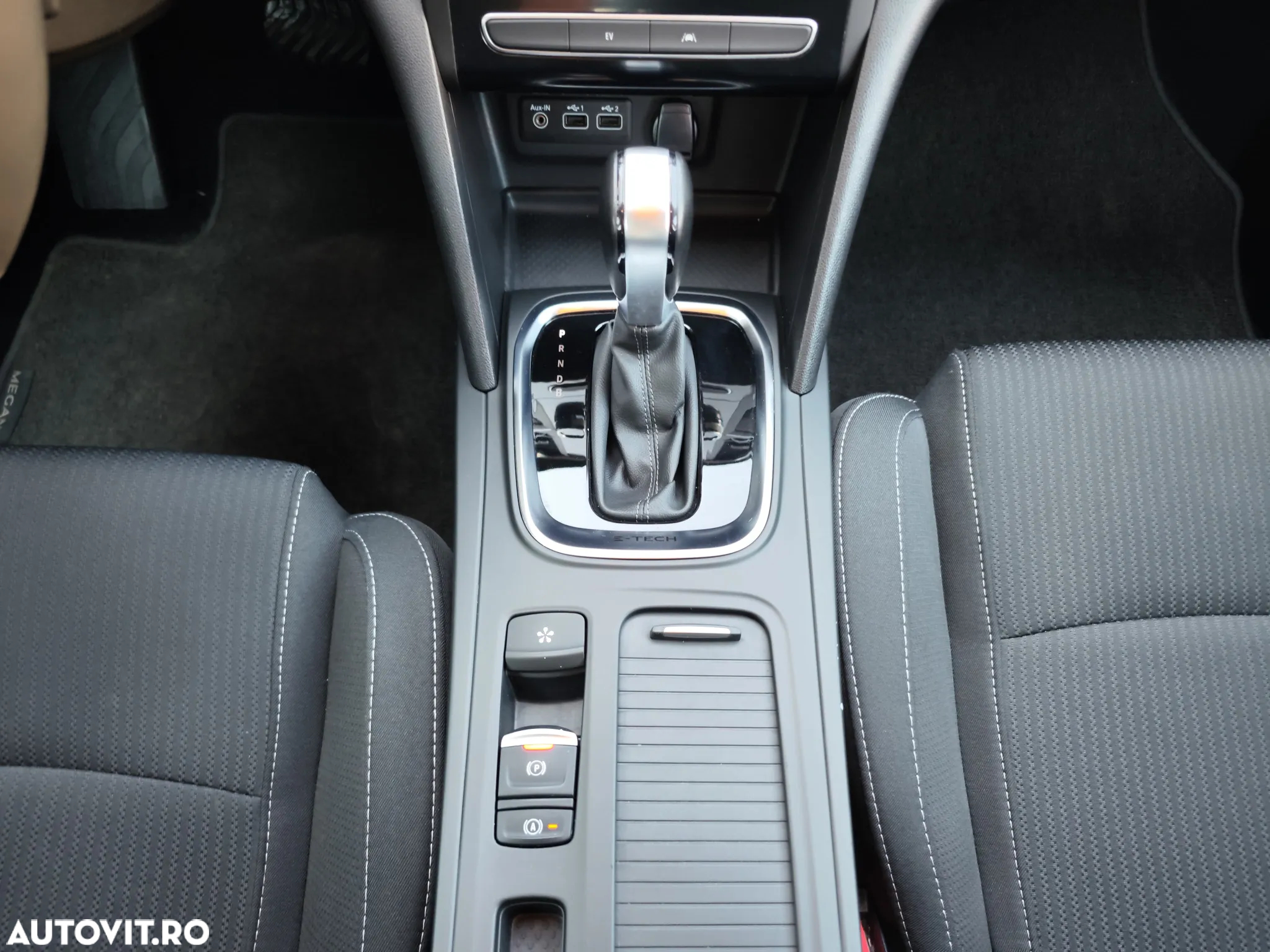 Renault Megane Grandtour E-TECH Plug-in 160 BUSINESS EDITION - 18