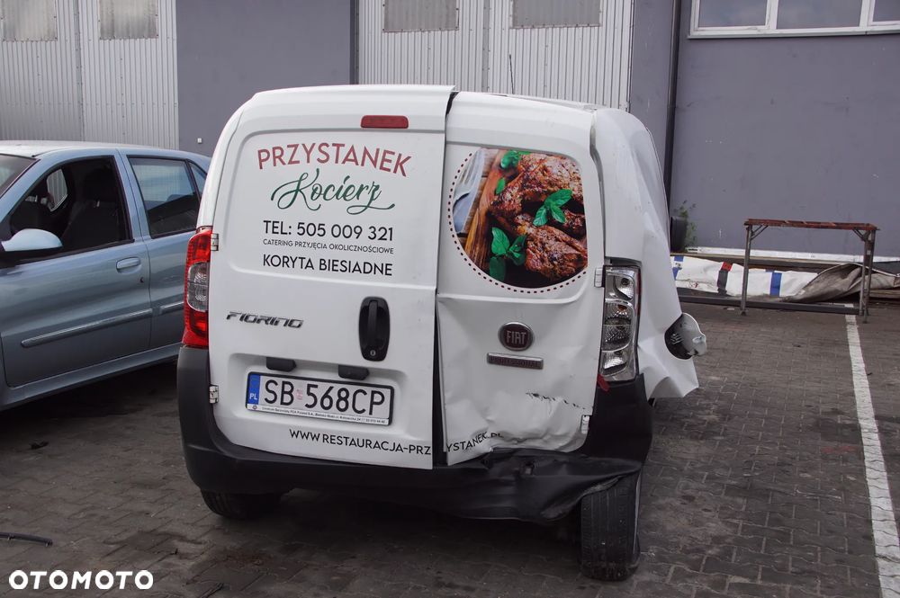 Auto na części - Fiat Fiorino III Lift 1.3 Multijet 80 KM 55283775 55247534 249 2021R Silnik Skrzynia Drzwi Maska Zderzak Błotnik Lampa Lusterko Szyba Klamka Deska Kokpit Sterownik Moduł Czujnik Licznik Kierownica Panel - 6