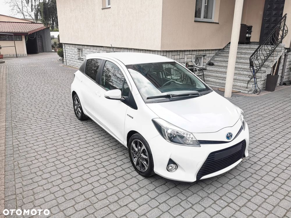 Toyota Yaris Hybrid 100 Premium - 1