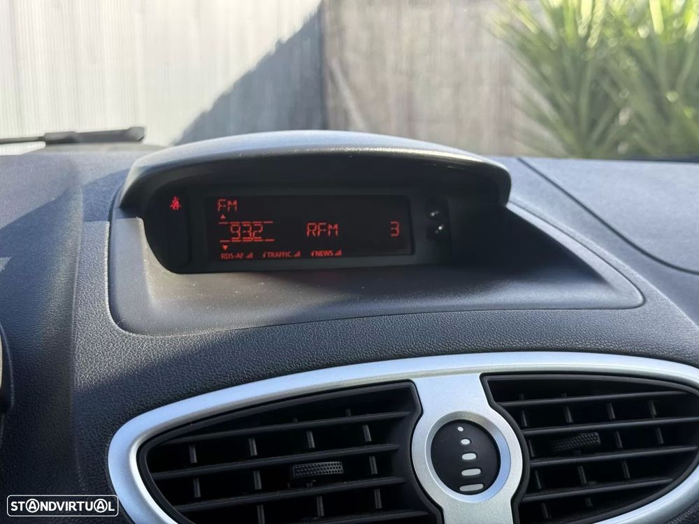 Renault Clio 1.2 16V Dynamique - 12