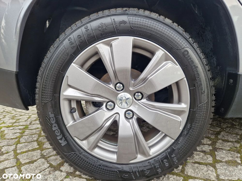 Peugeot 2008 1.2 Pure Tech Style - 8