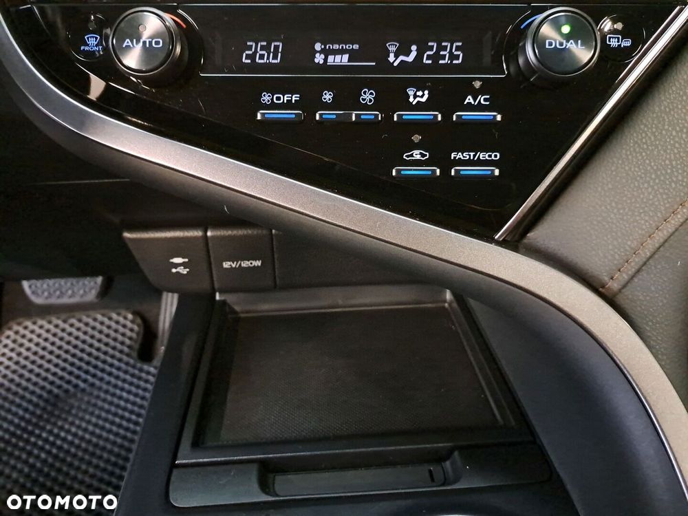 Toyota Camry 2019