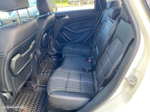 Mercedes-Benz B 180 d AMG Line - 8