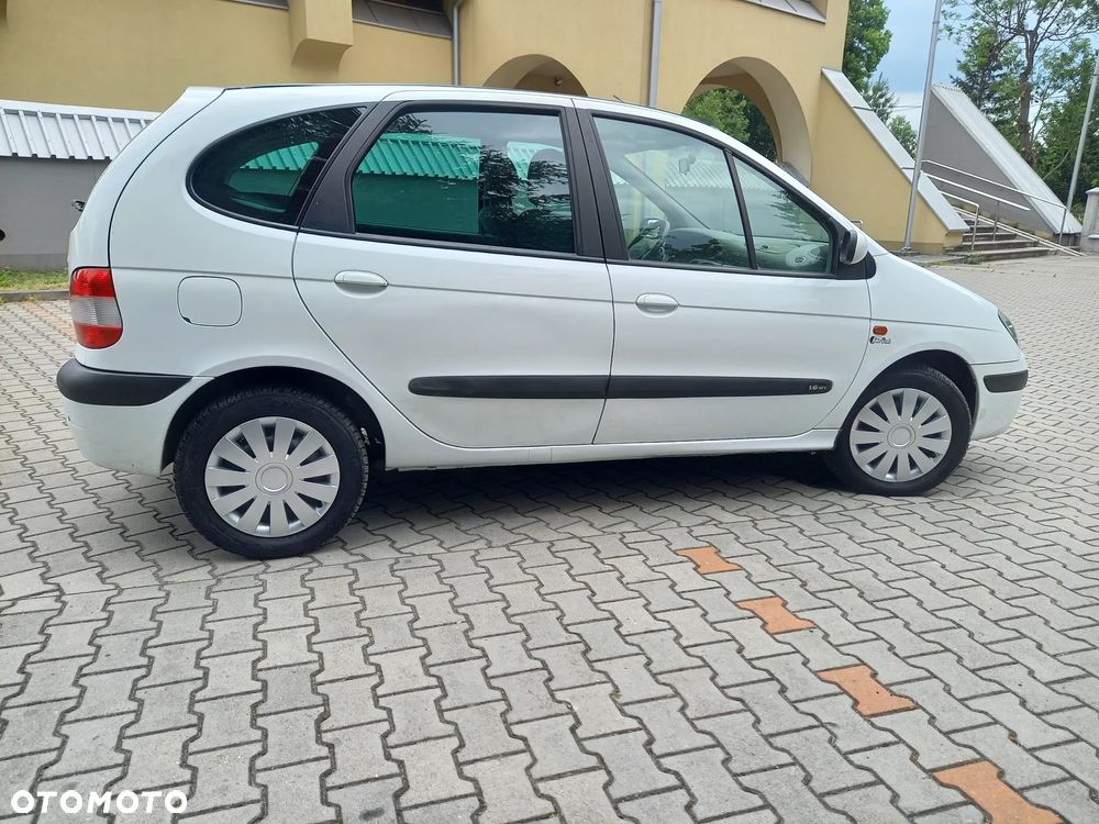 Renault Scenic 1.6 16V Privilege - 11