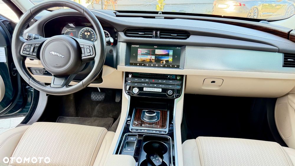 Jaguar XF 35t AWD Prestige - 31