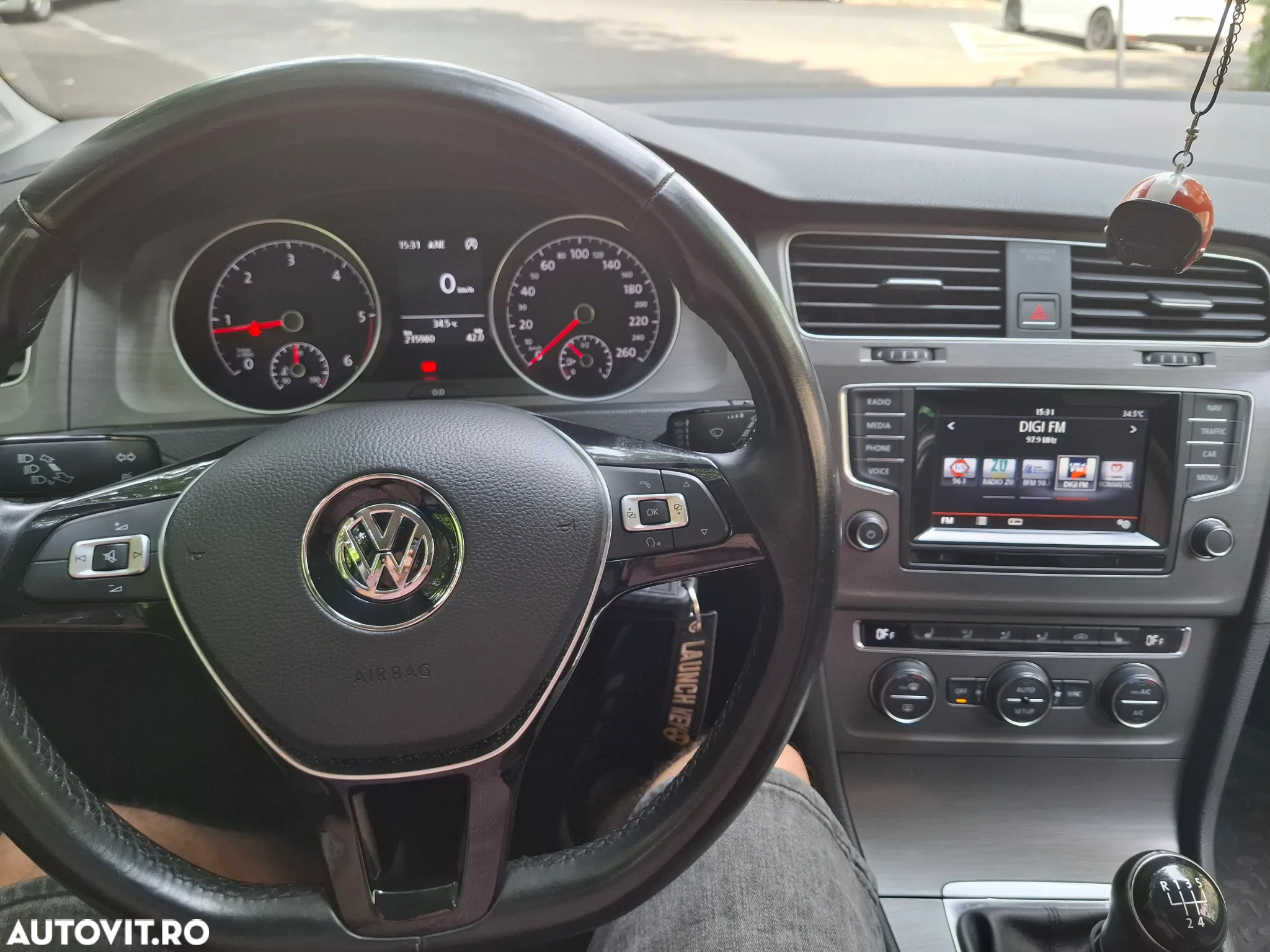 Volkswagen Golf 1.6 TDI BlueMotion Technology DPF Comfortline - 6