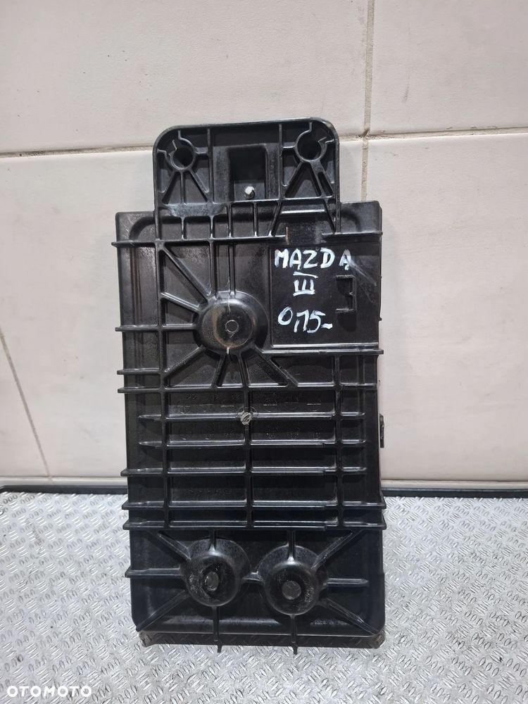 Podstawa akumulatora Mazda III 2015 rok KE7056041 - 2