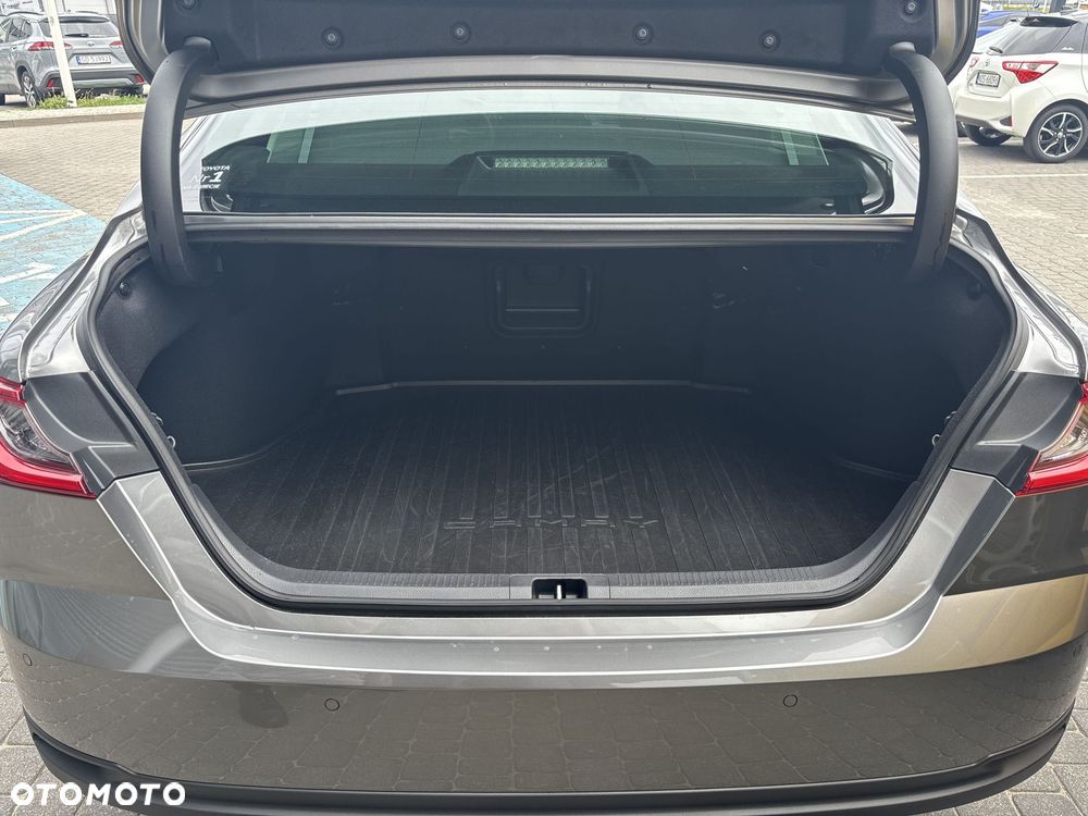 Toyota Camry - 13