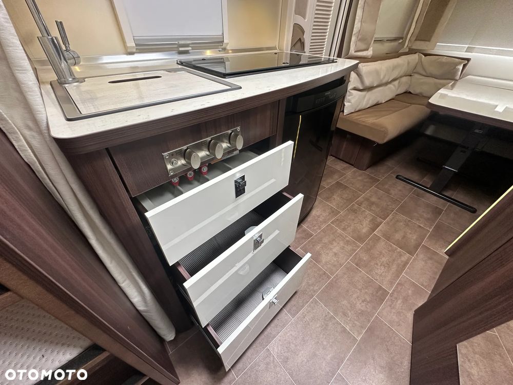 Burstner AVERSO 510 TK PLUS z klimą, napędem i przedsionkiem- 7 os. - 30