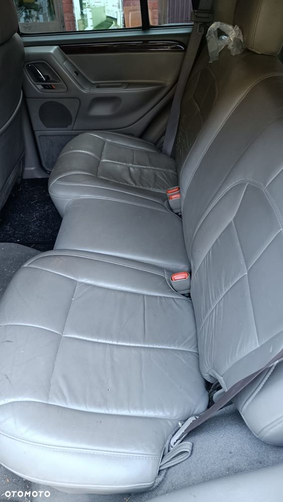 Jeep Grand Cherokee - 23