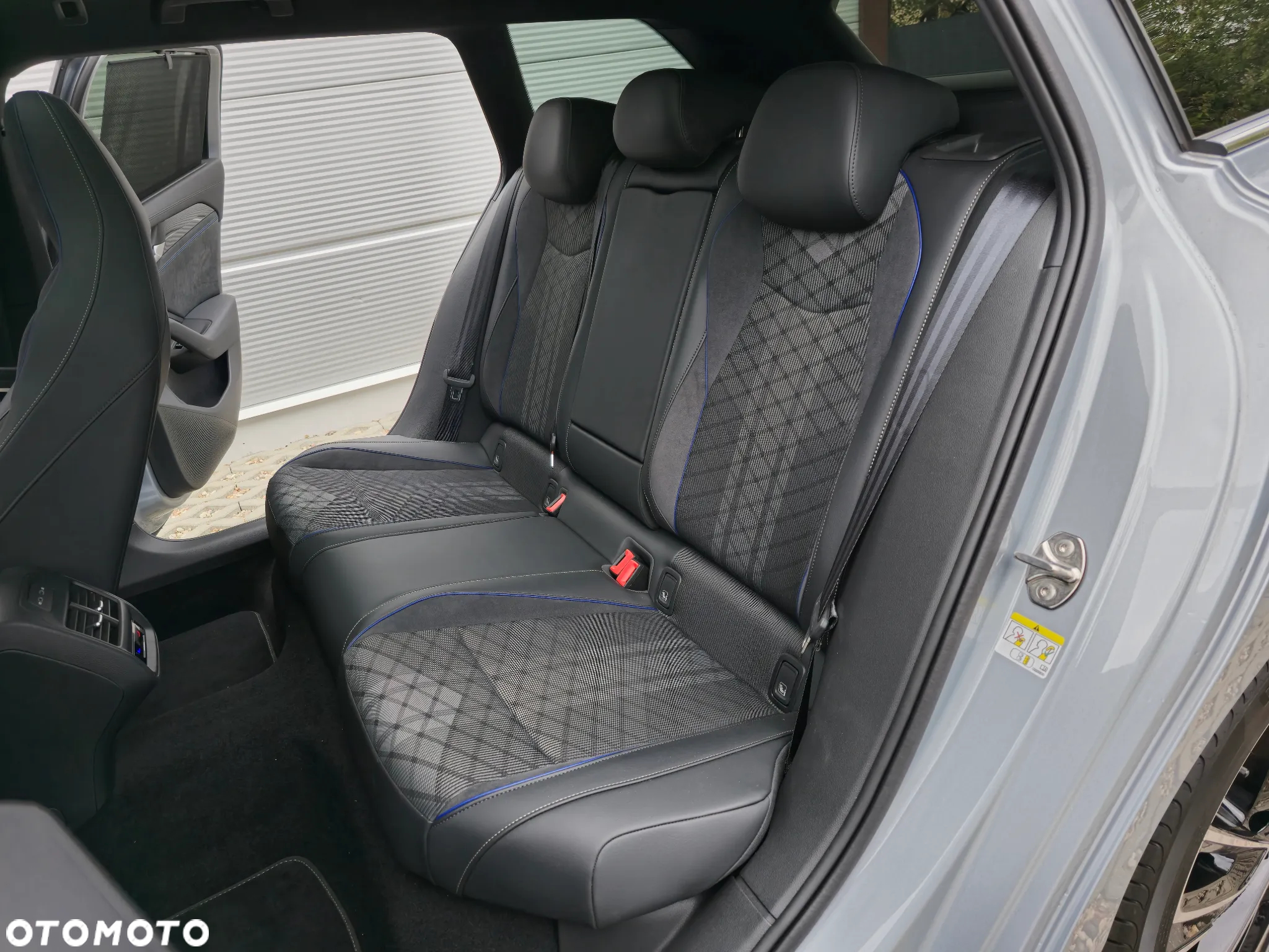 Volkswagen Passat Variant 2.0 TDI SCR DSG R-Line - 28