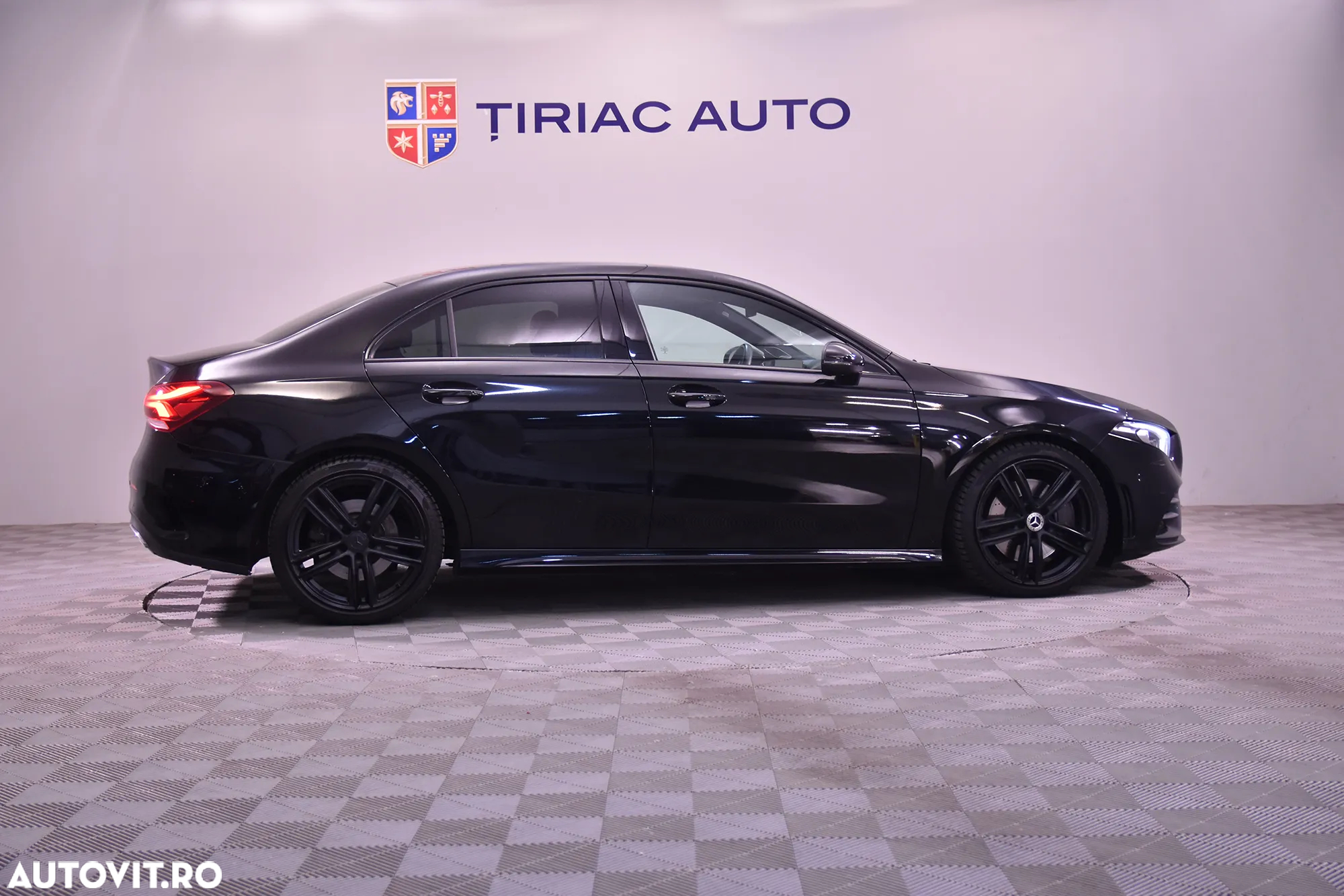 Mercedes-Benz A 250 4Matic 7G-DCT AMG Line - 6