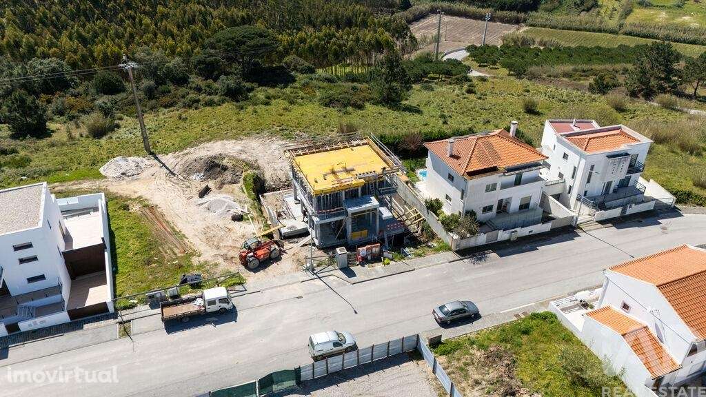 Casa / Villa T4 em Atouguia da Baleia de 251,00 m2 - Grande imagem: 4/28