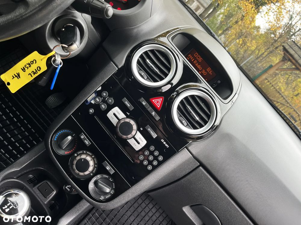 Opel Corsa 1.2 16V Cosmo - 35