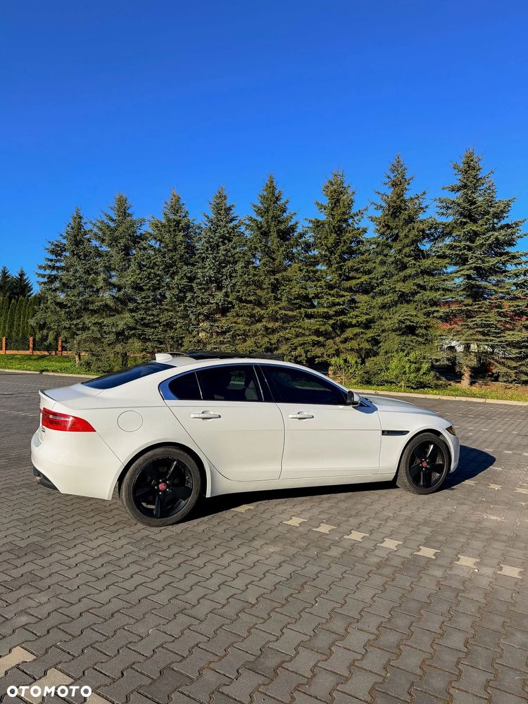 Jaguar XE 25t AWD Prestige - 26