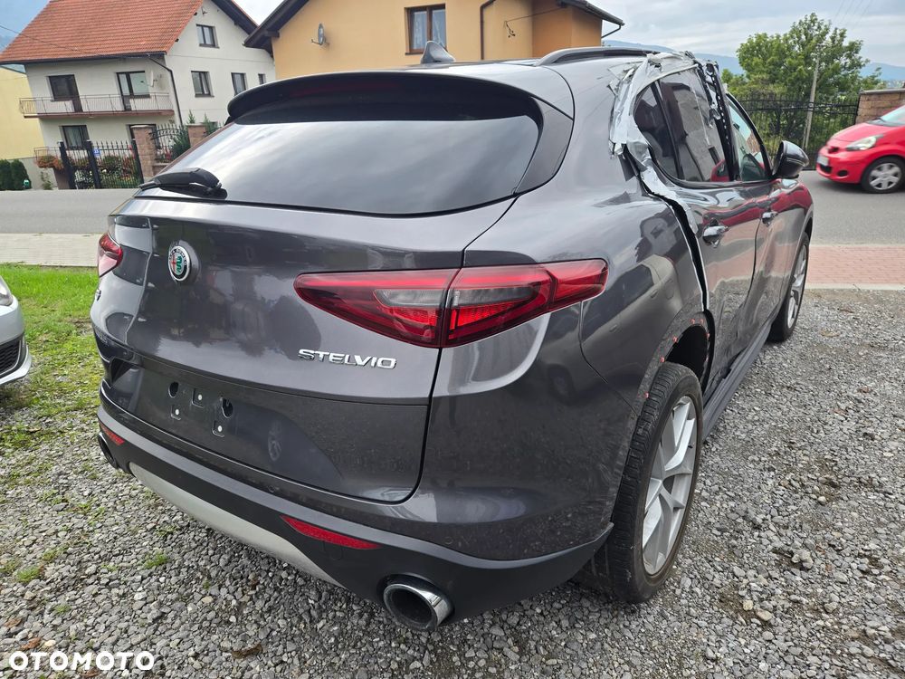 Alfa Romeo Stelvio 2.0 Turbo 16V AT8-Q4 Veloce Ti - 15