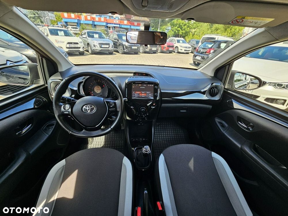 Toyota Aygo x-play touch - 23