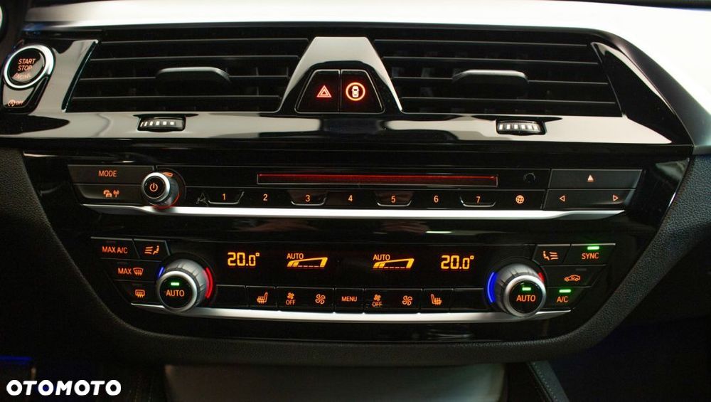 BMW Seria 5 530i xDrive Luxury Line - 7