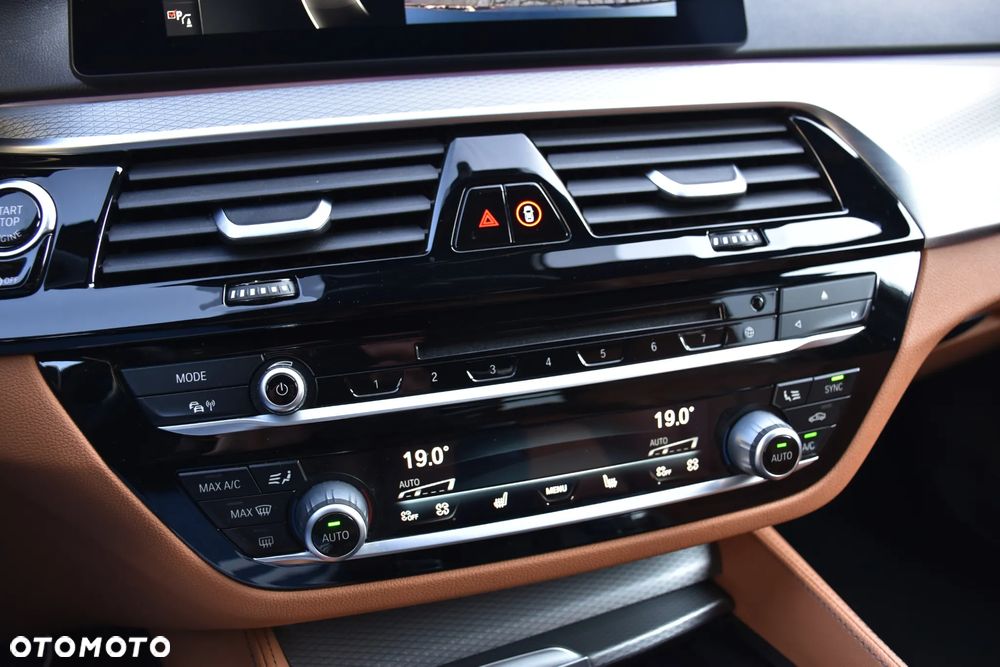 BMW Seria 5 530d xDrive M Sport sport - 22