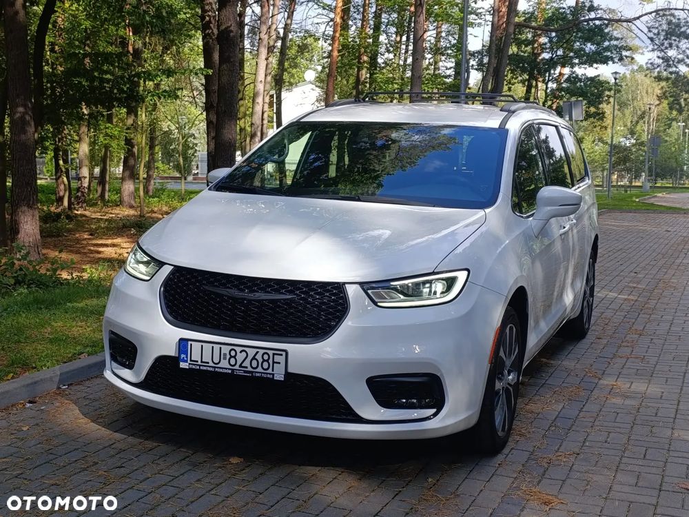 Chrysler Pacifica 2022 photo 2