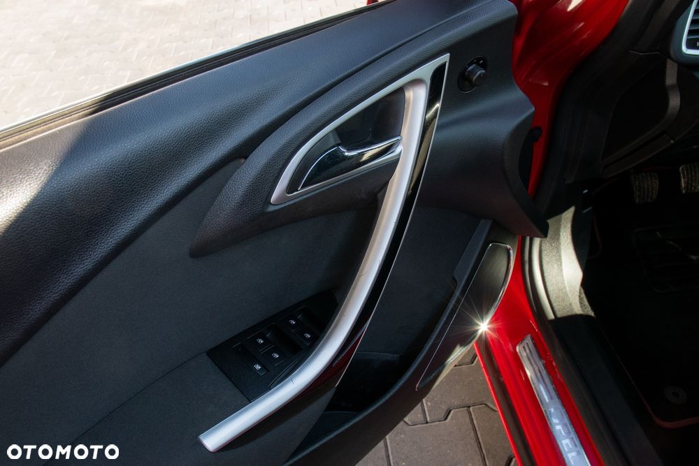 Opel Astra 1.6 T Cosmo - 26