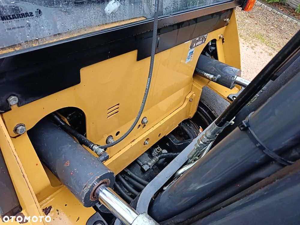 Caterpillar DP 30N - 18