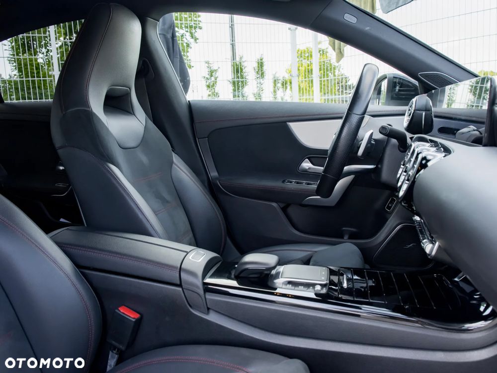 Mercedes-Benz CLA 200 7G-DCT - 23