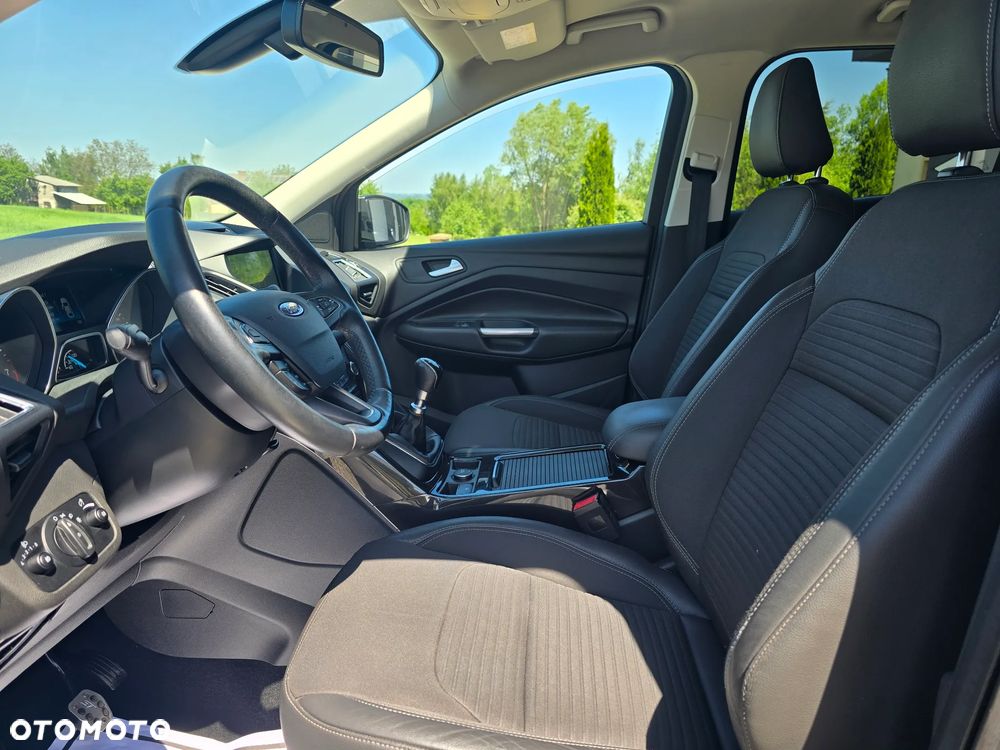 Ford Kuga 1.5 EcoBoost 2x4 Titanium - 12
