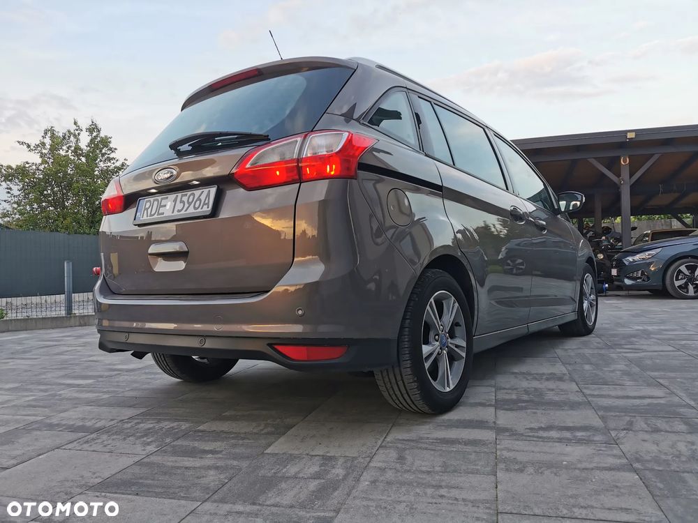 Ford Grand C-MAX - 32