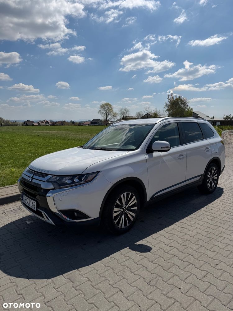 Mitsubishi Outlander 2.0 Instyle + 4WD CVT - 2