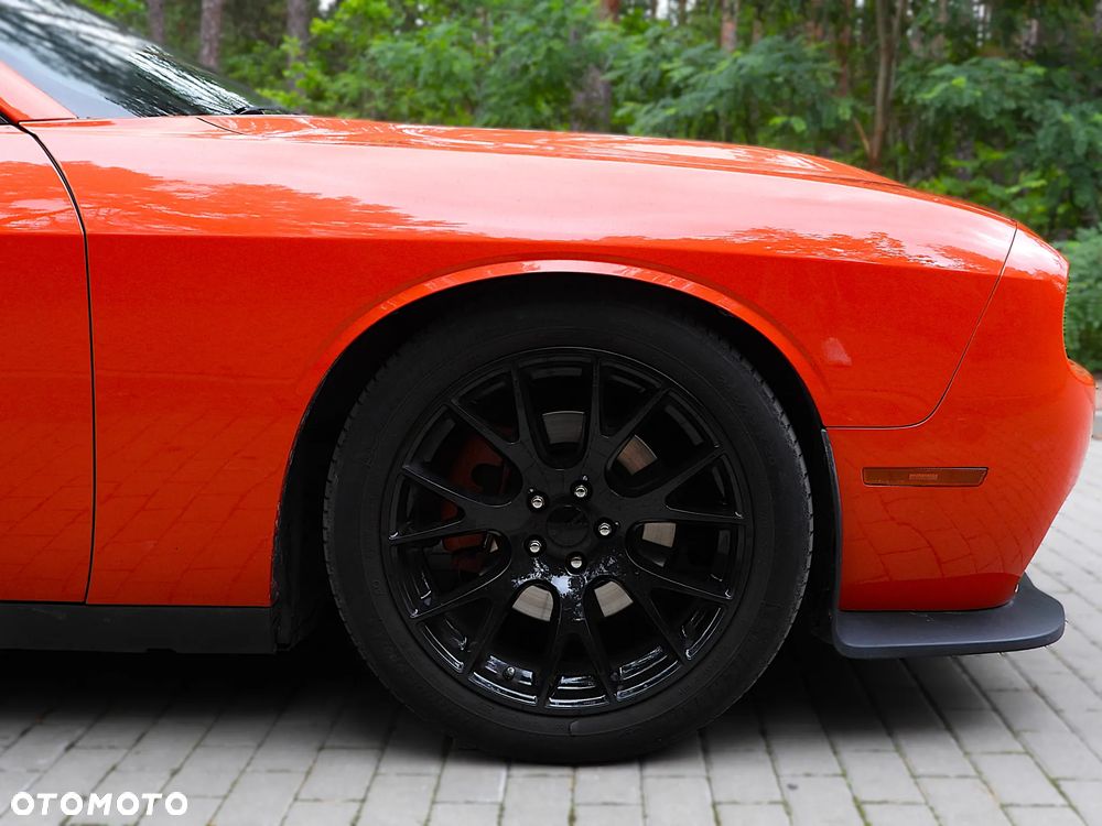 Dodge Challenger - 10