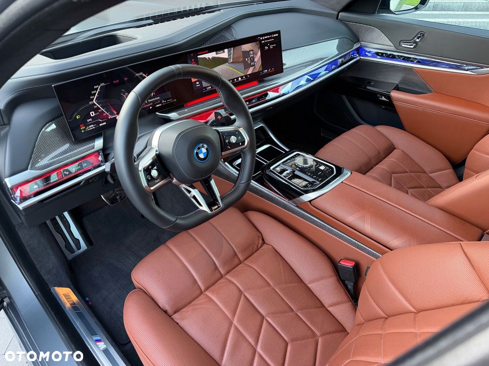 BMW Seria 7 M760e PHEV xDrive Individual Edition sport - 11