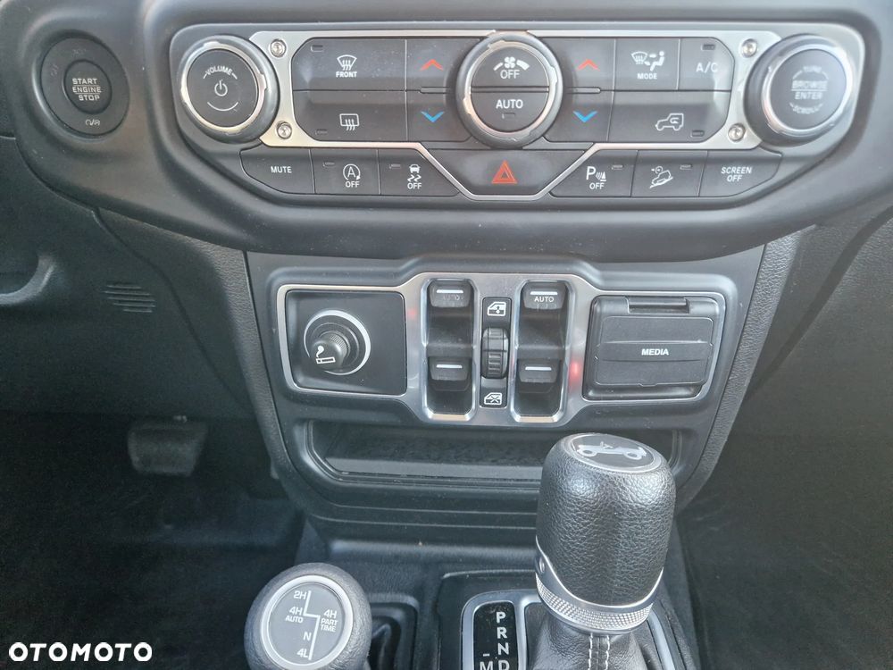 Jeep Wrangler Unlimited GME 2.0 Turbo Sahara - 17