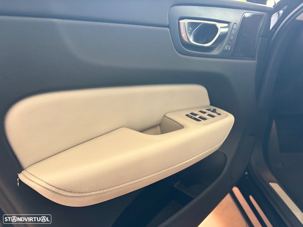 Volvo XC 60 2.0 D4 Inscription AWD Geartronic - 11