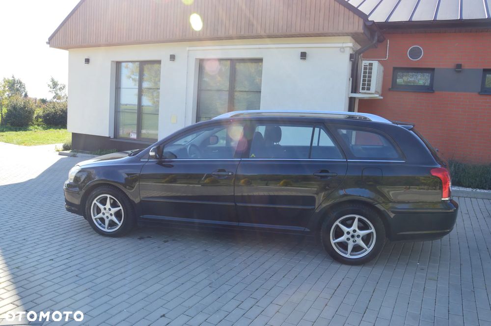 Toyota Avensis - 11