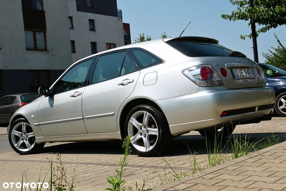 Lexus IS 200 SportCross - 15