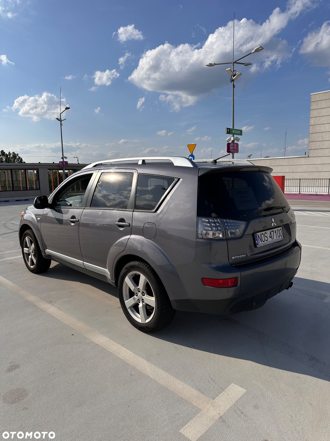 Mitsubishi Outlander - 10
