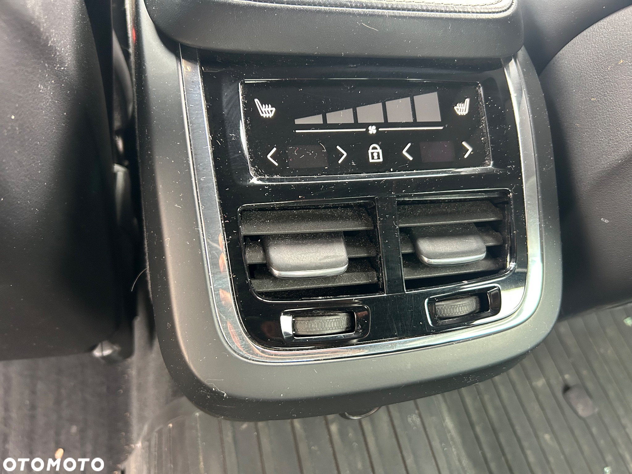 Volvo S90 D5 SCR AWD R-Design - 35