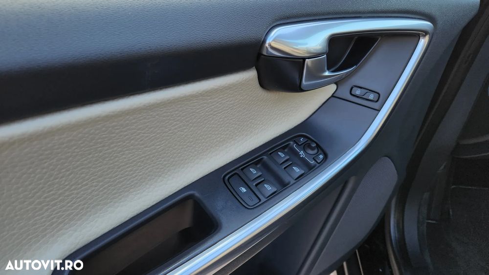 Volvo XC 60 D4 Geartronic Momentum - 13