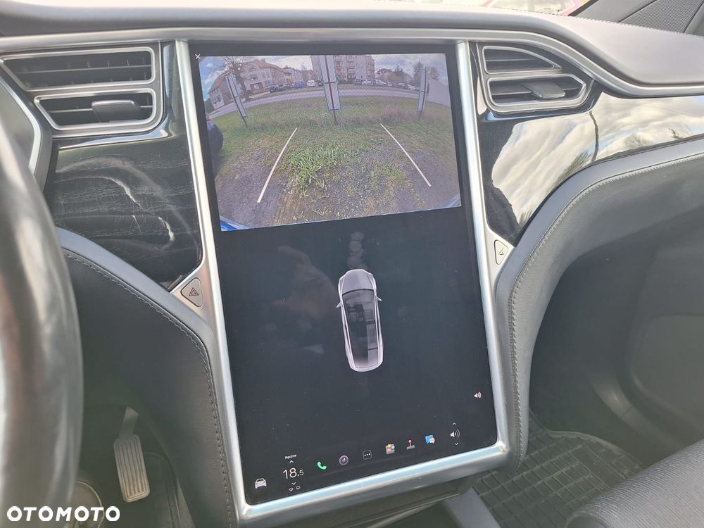 Tesla Model X - 24